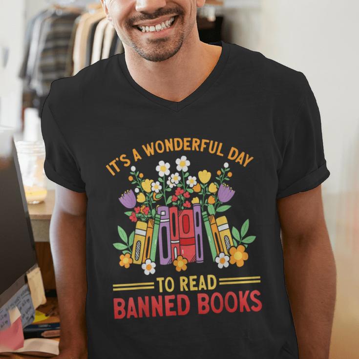 Banned Books Week Read Banned Books Men's V-Neck T-Shirt Banned Books Week Read Banned Books Men's V-Neck T-Shirt