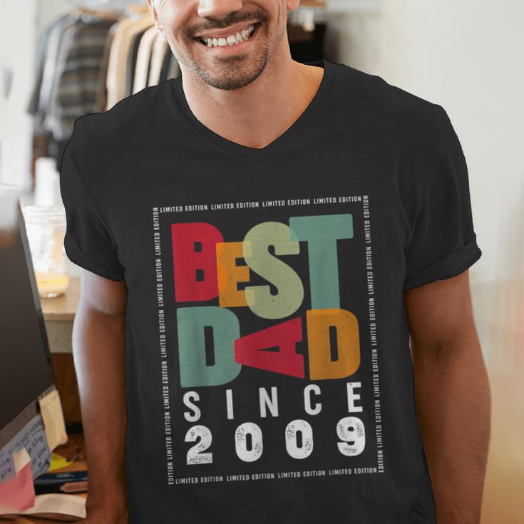 Best Dad Since 2009 Fathers Day Retro Vintage Men's V-Neck T-Shirt