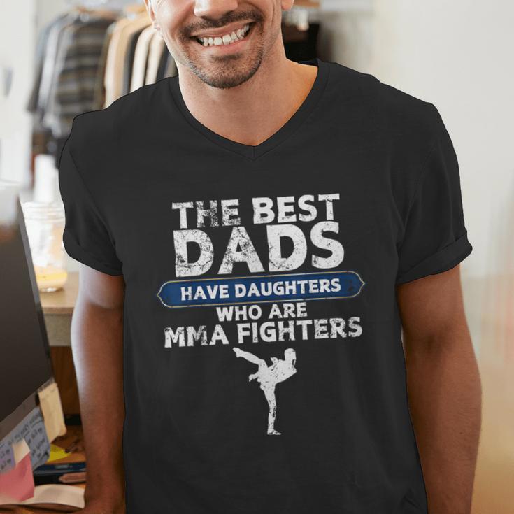 The Best Dads Have Daughters Who Are Mma Fighters Vintage Men's V-Neck T-Shirt The Best Dads Have Daughters Who Are Mma Fighters Vintage Men's V-Neck T-Shirt