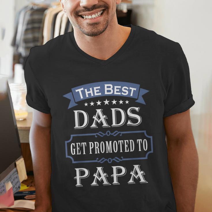 The Best Dads Get Promoted To Papa Father's Day New Grandpa Men's V-Neck T-Shirt
