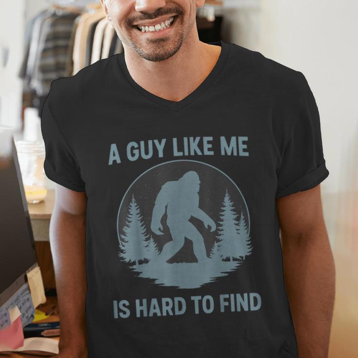 Bigfoot A Guy Like Me Is Hard To Find Forest Men Dad Men's V-Neck T-Shirt