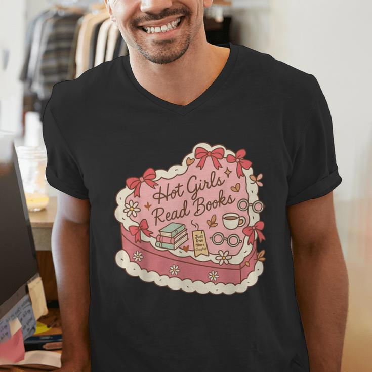 Book Lover Hot Girls Read Books Tee Men's V-Neck T-Shirt