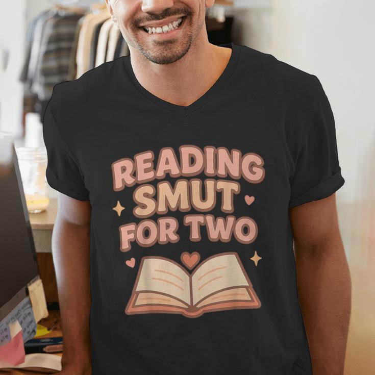 Book Lover Pregnancy Announcement Reveal Smut Men's V-Neck T-Shirt