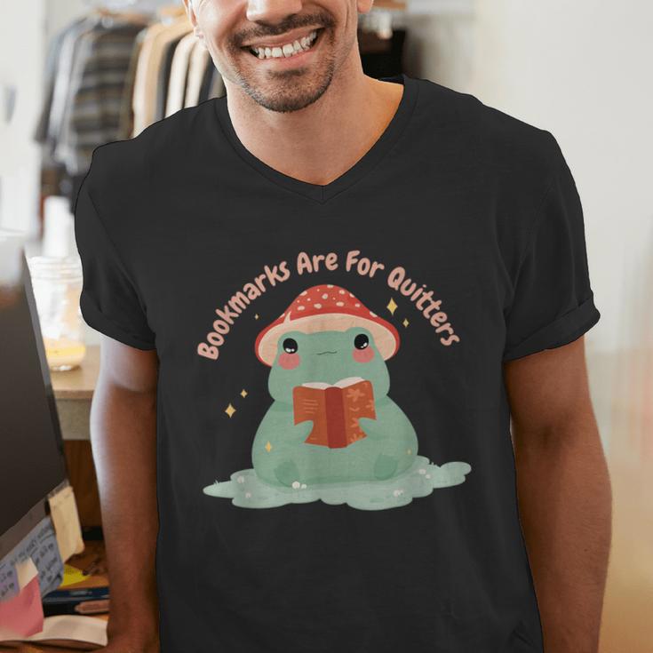 Bookmarks Are For Quitters Frog Reading Book Graphic Men's V-Neck T-Shirt