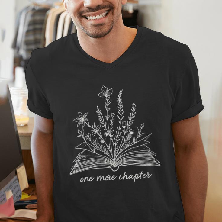 Bookworm One More Chapter Cozy Reader Minimalist Book Lover Men's V-Neck T-Shirt
