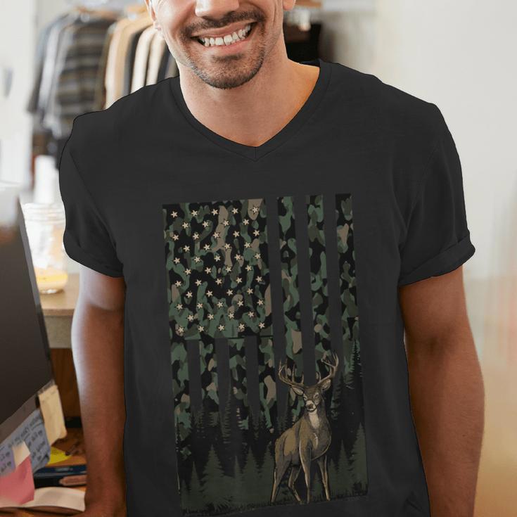 Camo Deer American Flag Graphic Hunting Men Dad Boys Men's V-Neck T-Shirt