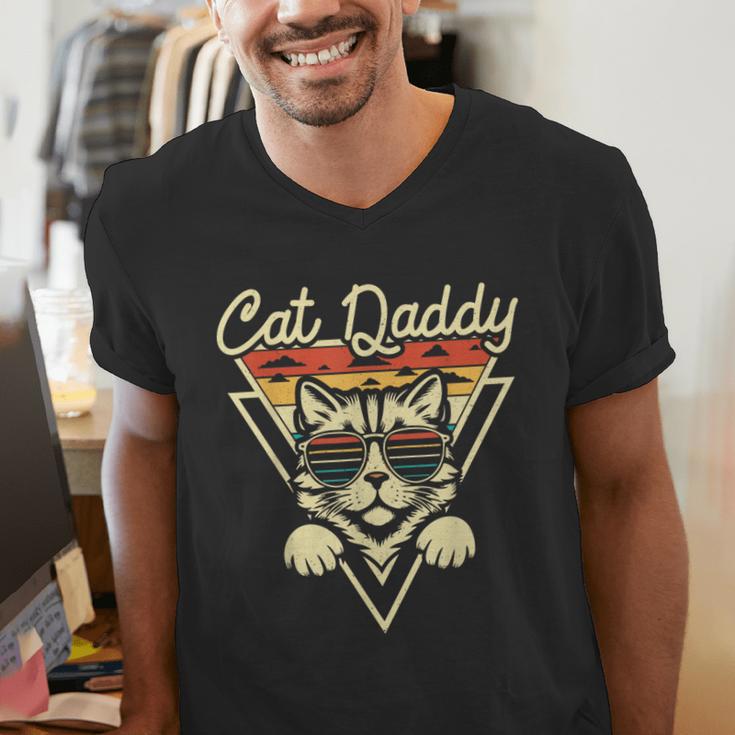 Cat Daddy Retro Sunglasses Cat Fur Dad Papa Vintage Cat Dad Men's V-Neck T-Shirt