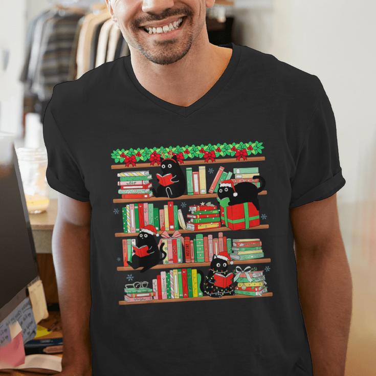 Christmas Cat Santa Bookshelves Book Lover Reader Men's V-Neck T-Shirt Christmas Cat Santa Bookshelves Book Lover Reader Men's V-Neck T-Shirt
