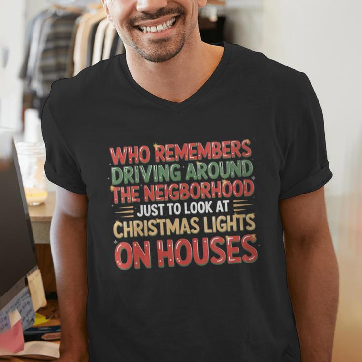 Christmas Lights Nostalgia – Holiday Memory Christmas Spirit Men's V-Neck T-Shirt