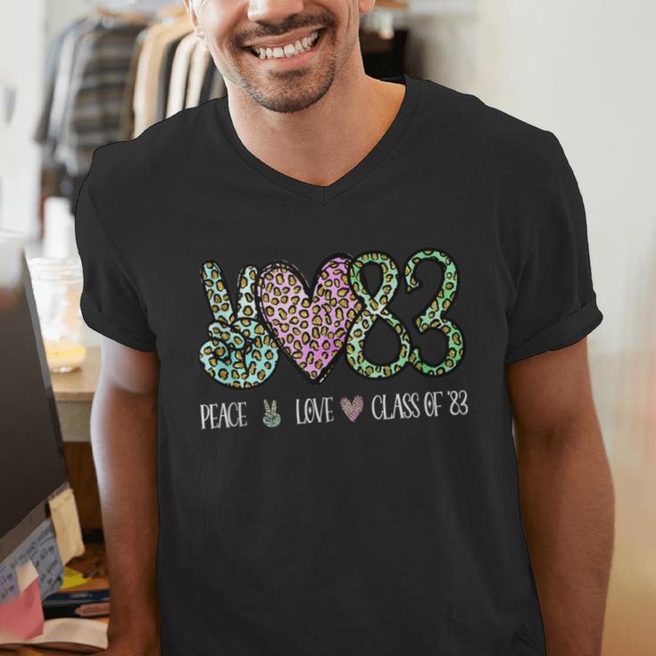Class Of 1983 Shirt Leopard Senior Graduation Class Reunion Men's V-Neck T-Shirt