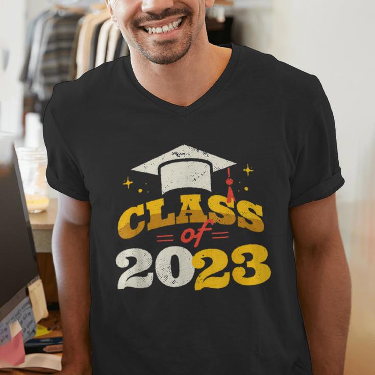 Class Of 2023 School Graduation Vintage Retro Class Of 2023 Men's V-Neck T-Shirt