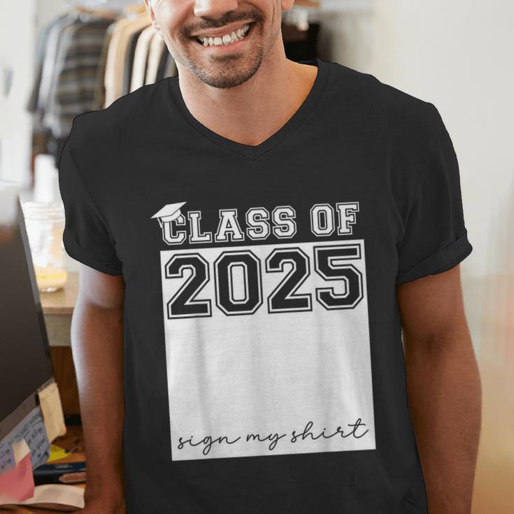 Class Of 2025 Sign My Shirt Senior 2025 Graduation Men's V-Neck T-Shirt