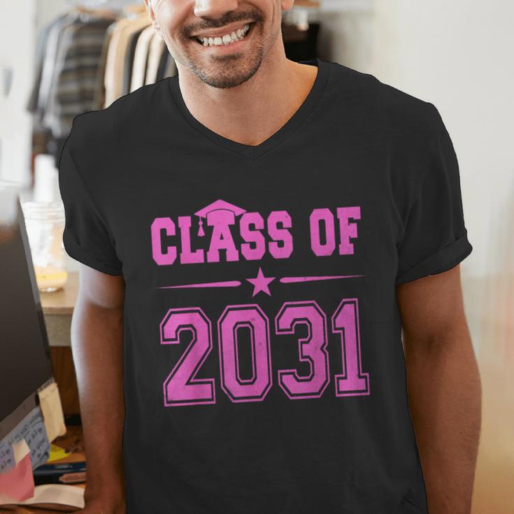 Class Of 2031 Pink Girls Shirt Graduation Men's V-Neck T-Shirt