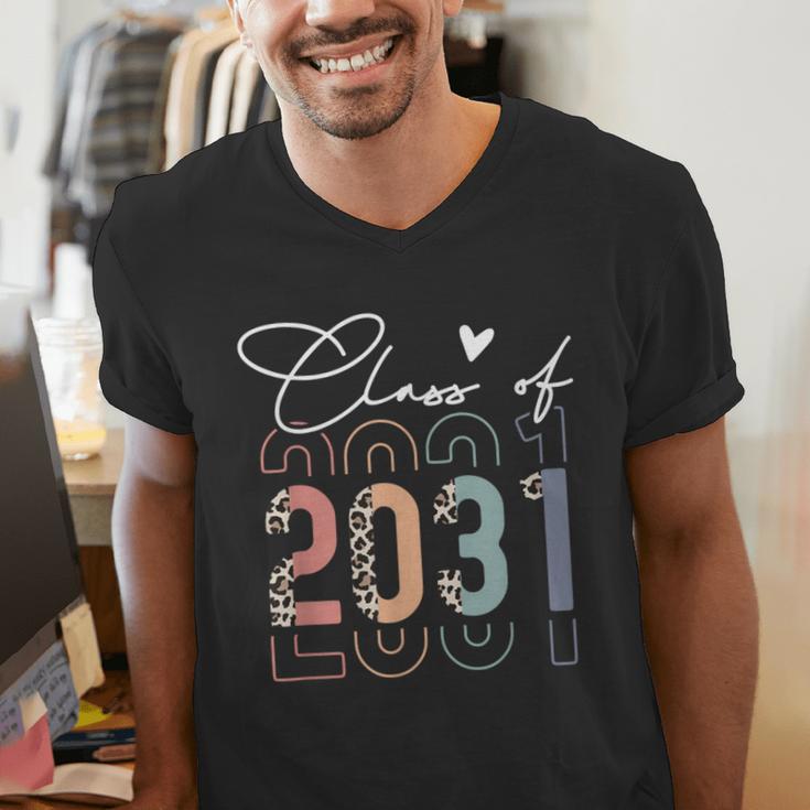 Class Of 2031 School College Retro Graduation Vintage Grad Men's V-Neck T-Shirt