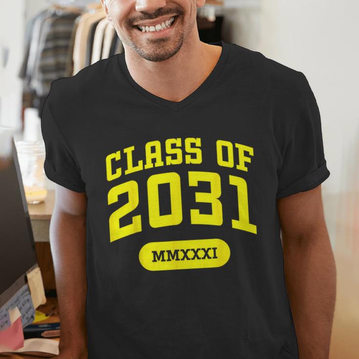 Class Of 2031 Shirts For Kindergarten Photo To Graduation Men's V-Neck T-Shirt