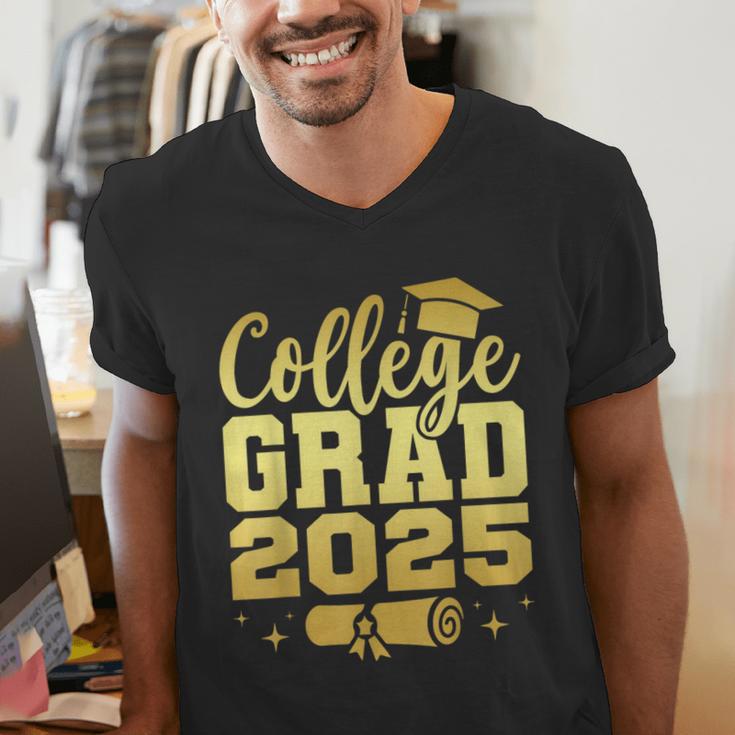 College Grad Class Of 2025 Senior Graduate Graduation Men's V-Neck T-Shirt