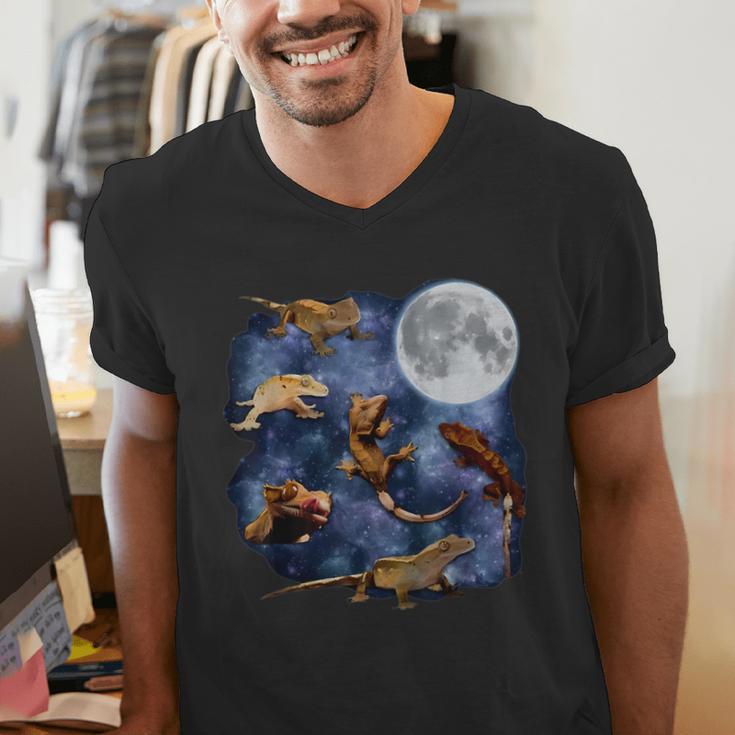 Crested Gecko Moon Retro Reptile Mom Dad Breeder Lover Men's V-Neck T-Shirt