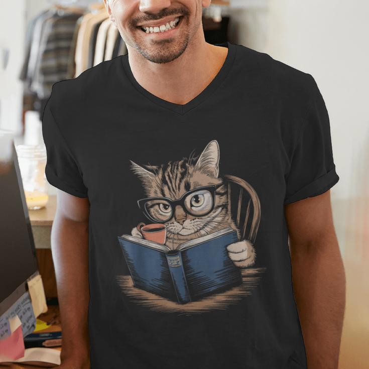 Cute Cat Reading Books With Tea Men's V-Neck T-Shirt