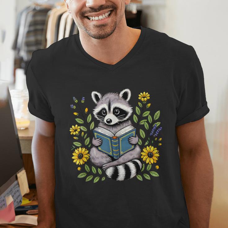 Cute Raccoon Reading Book Flowers Men's V-Neck T-Shirt