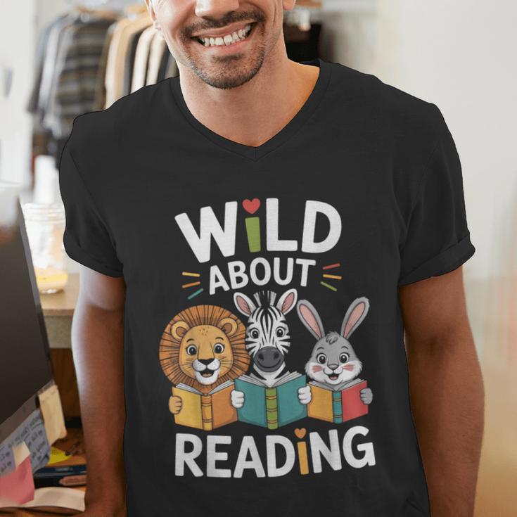 Cute Wildlife Zoo Animals For Book Reader Bookworms Men's V-Neck T-Shirt Cute Wildlife Zoo Animals For Book Reader Bookworms Men's V-Neck T-Shirt