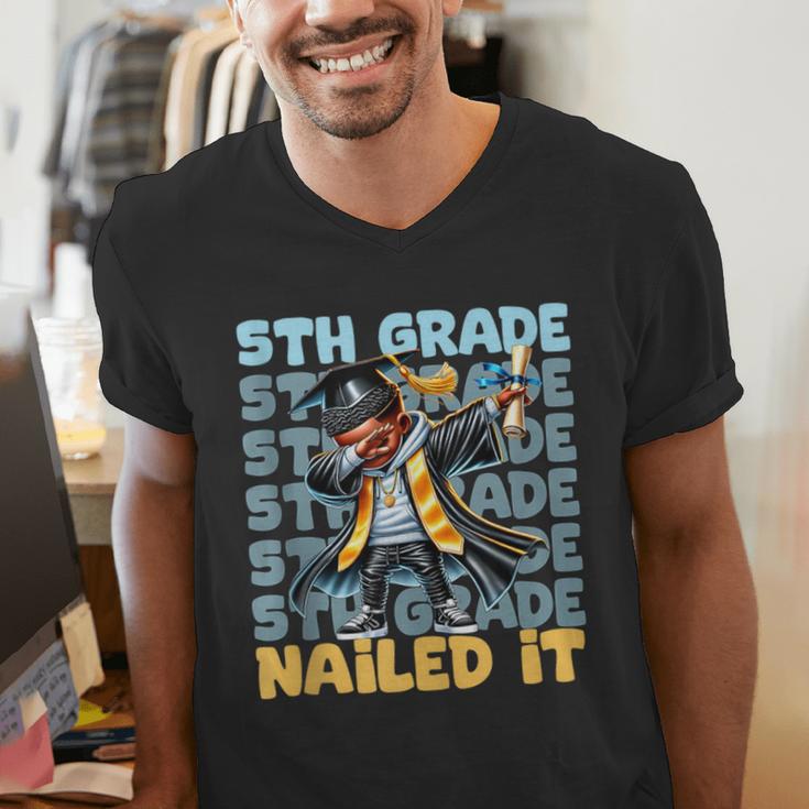 Dabbing Graduation Boy 5th Grade Nailed It Class Of 2025 Men's V-Neck T-Shirt