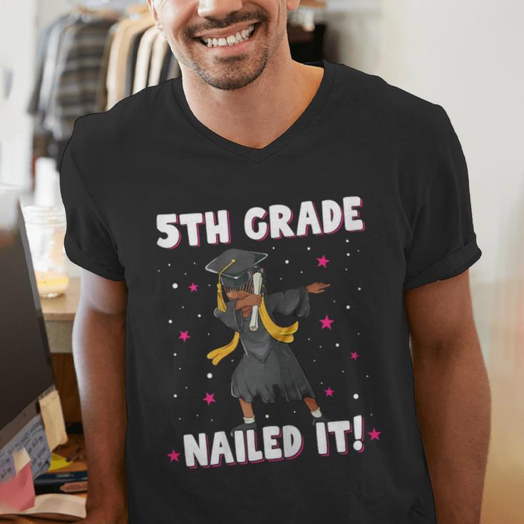 Dabbing Graduation Class Of 2025 Girls 5th Grade Nailed It Men's V-Neck T-Shirt