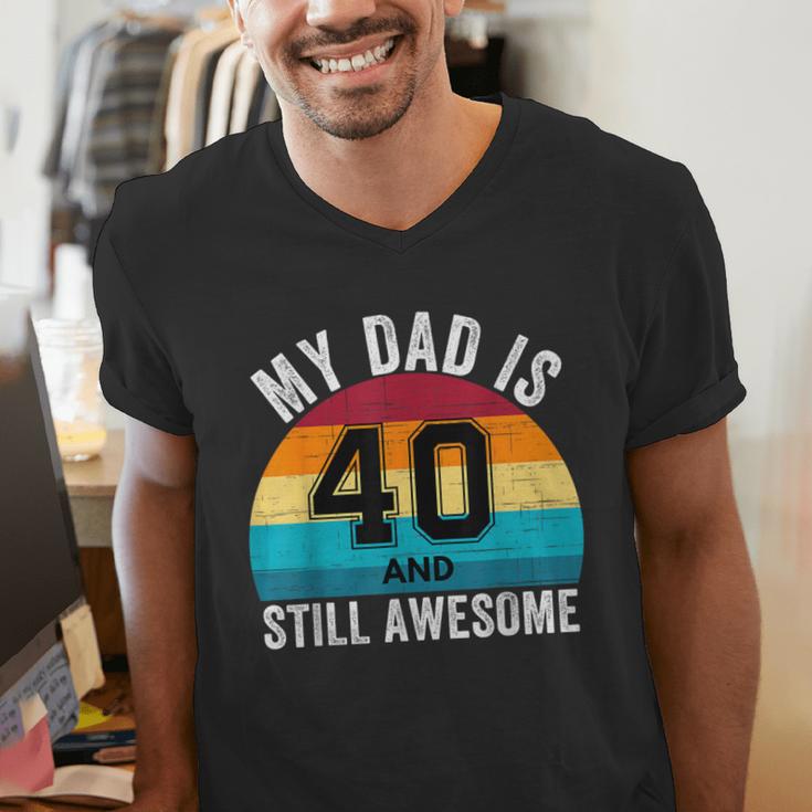 My Dad Is 40 And Still Awesome 40th Retro Birthday Dad Daddy Men's V-Neck T-Shirt My Dad Is 40 And Still Awesome 40th Retro Birthday Dad Daddy Men's V-Neck T-Shirt
