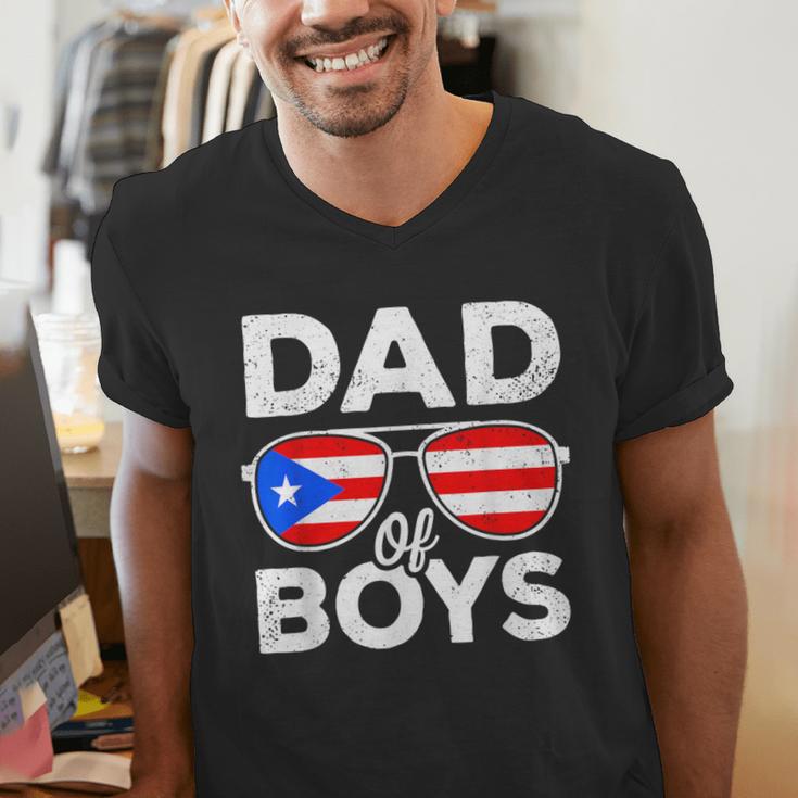Dad Of Boys Fathers Day Retro Puerto Rico Flag Boricua Dad Men's V-Neck T-Shirt