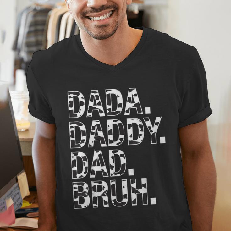 Dad Dada Daddy Bruh Papa Cow Daddy Love Cows Dad Cow Print Men's V-Neck T-Shirt