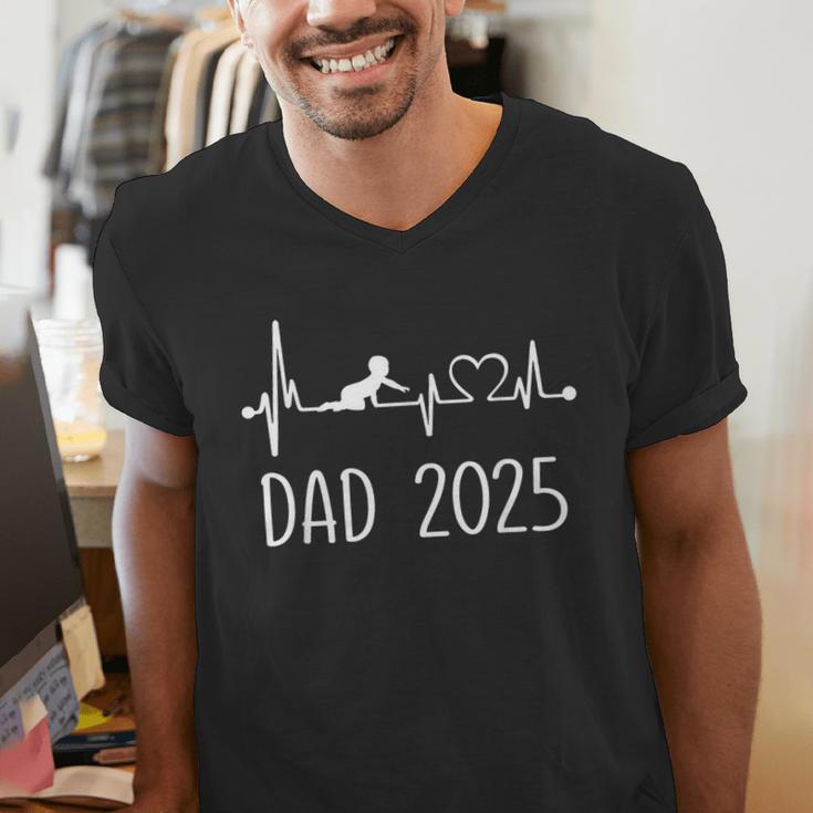 Dad Est 2025 Frequency Pulse New Dad To Be Men's V-Neck T-Shirt