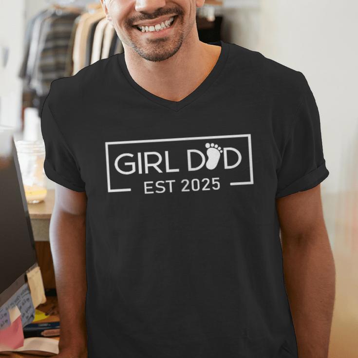Dad Of Girl Est 2025 Logo Dad Father Daddy Girl To Be 2025 Men's V-Neck T-Shirt
