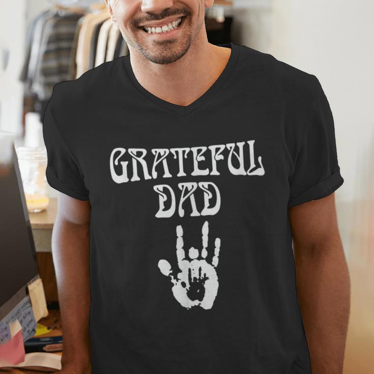 Dad Retro Distressed Grateful Dad Men's V-Neck T-Shirt Dad Retro Distressed Grateful Dad Men's V-Neck T-Shirt