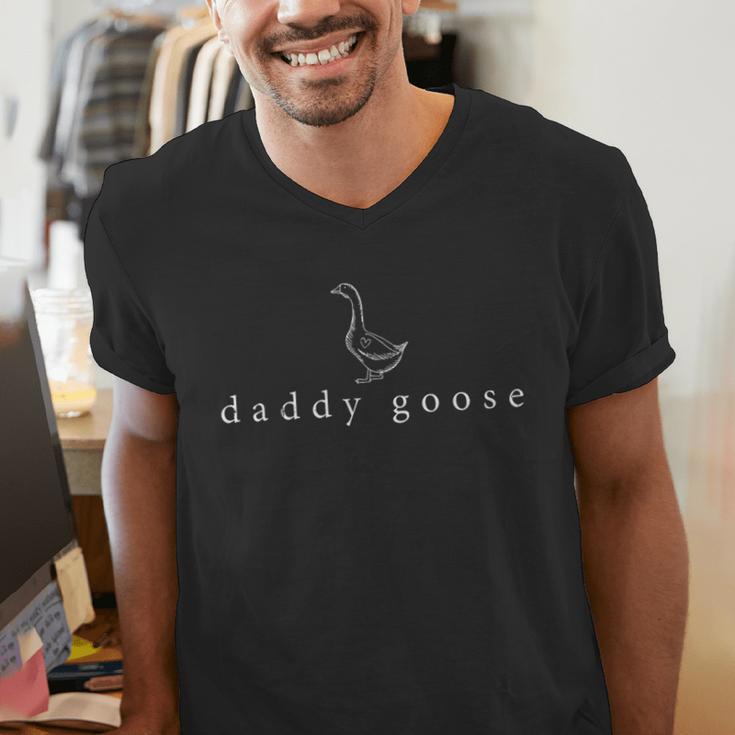 Daddy Goose Father's Day Silly Goose Men's V-Neck T-Shirt