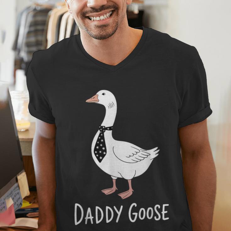 Daddy Goose Fun Father's Day Tee For Dad Men's V-Neck T-Shirt Daddy Goose Fun Father's Day Tee For Dad Men's V-Neck T-Shirt
