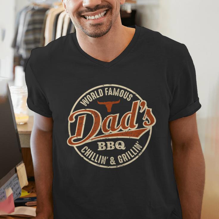 Dad's BBQ Chilling And Grilling Vintage Men's V-Neck T-Shirt