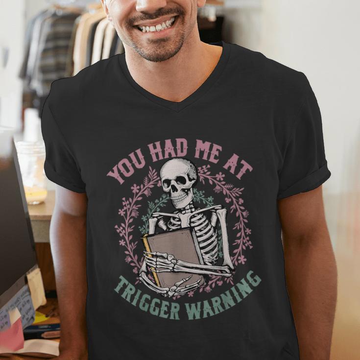 Dark Romance Had Me At Trigger Warning Skeleton Smutt Book Men's V-Neck T-Shirt