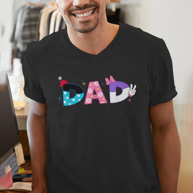 Disney Minnie Mouse And Daisy Duck Dad Father's Day Birthday Men's V-Neck T-Shirt