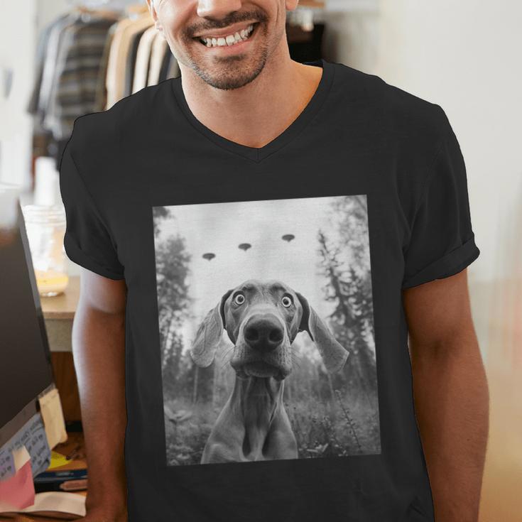 Dog Mom Dad Alien Selfie Weimaraner UFO For Men Women Men's V-Neck T-Shirt