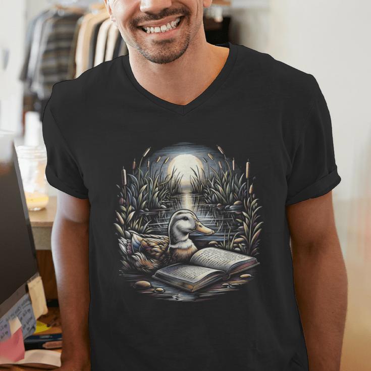 Duck Reading Book Full Moon Lake Scenery Men's V-Neck T-Shirt