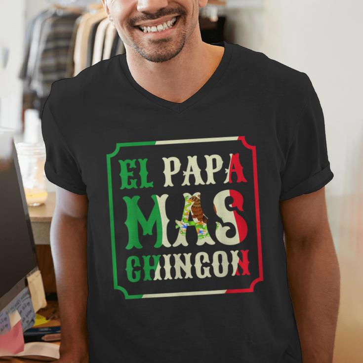 El Papa Mas Chingon Best Mexican Great Dad Men's V-Neck T-Shirt
