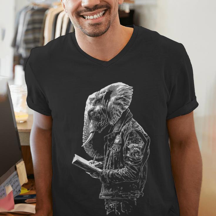 Elephant Holds Book Wriing Motif Animal Artwork Elephant Men's V-Neck T-Shirt