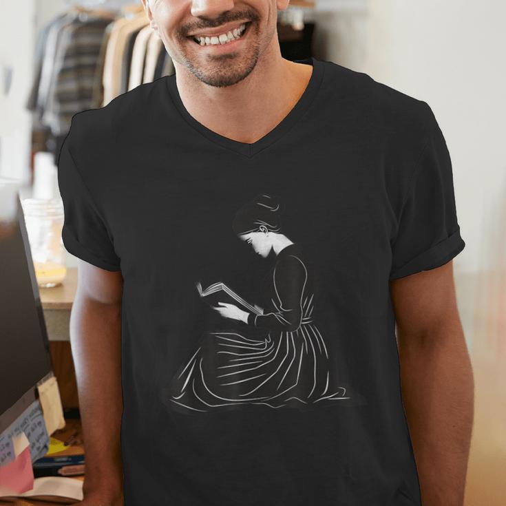 Emily Dickinson Reading A Book Men's V-Neck T-Shirt