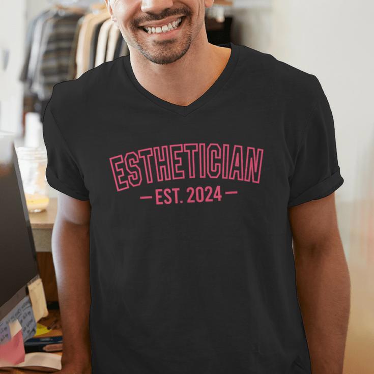 Esthetician Est 2024 For Esthetician Student Graduation Men's V-Neck T-Shirt