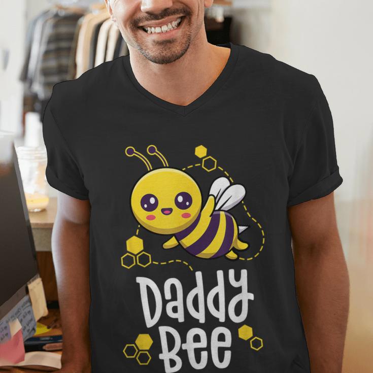Family Bee Shirts Dad Daddy First Bee Day Outfit Birthday Men's V-Neck T-Shirt