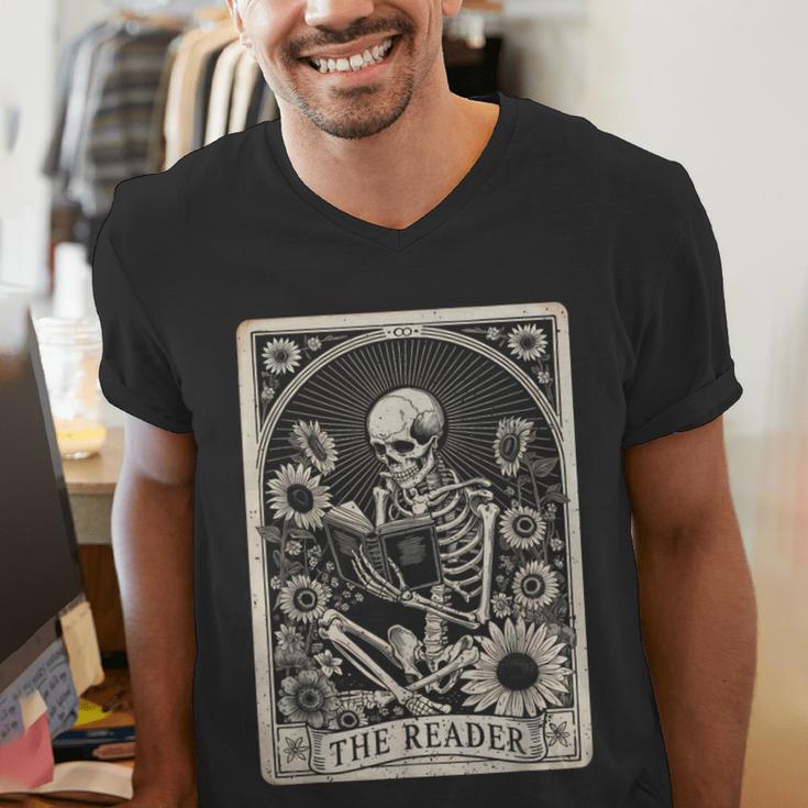 Floral The Reader Tarot Card Skeleton Reading Book Men's V-Neck T-Shirt