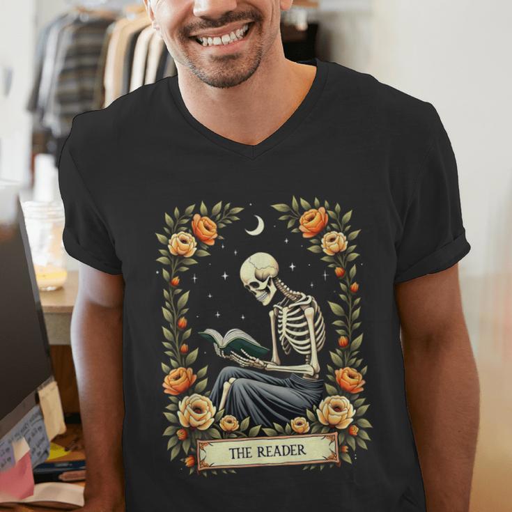 Floral Tarot Card The Reader Skeleton Reading Book Men's V-Neck T-Shirt
