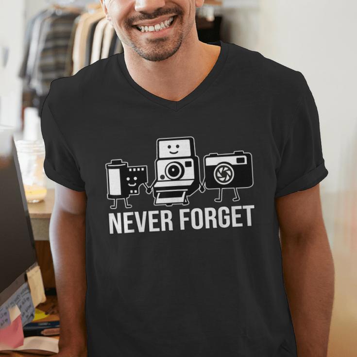 Never Forget Retro Camera Photography Nostalgia Men's V-Neck T-Shirt Never Forget Retro Camera Photography Nostalgia Men's V-Neck T-Shirt