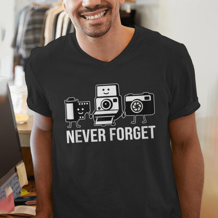 Never Forget Retro Camera Photography Nostalgia Men's V-Neck T-Shirt
