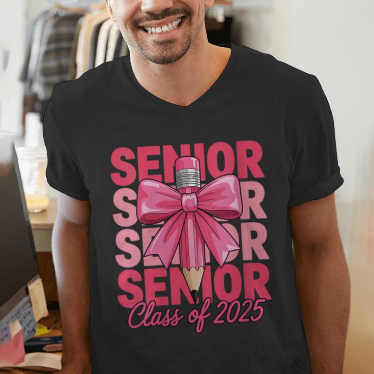 Graduate 2025 For Senior 2025 Graduation Coquette Pink Bow Men's V-Neck T-Shirt