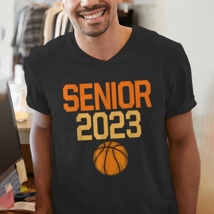 Graduate Senior Class 2023 Basketball Player Graduation Grad Men's V-Neck T-Shirt